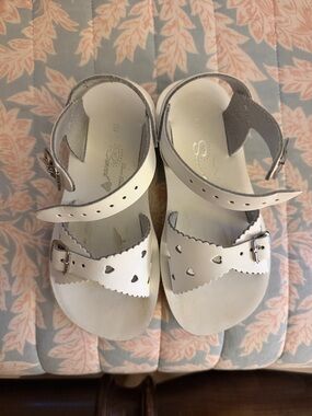 Toddler White Heart Cutout Buckle Sandals Sun San